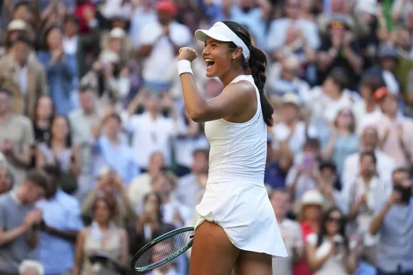 ▲英國名將拉杜卡努（Emma Raducanu）晉級溫網第3輪。（圖／達志影像／美聯社）