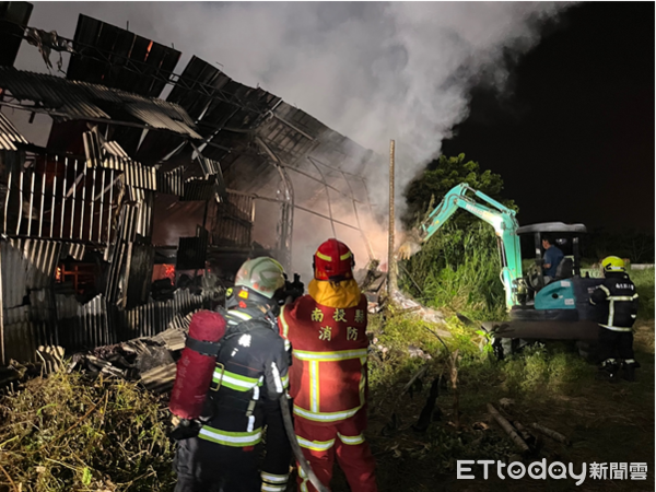 ▲竹山鎮工廠1日晚間傳出火警。（圖／記者高堂堯翻攝，下同）