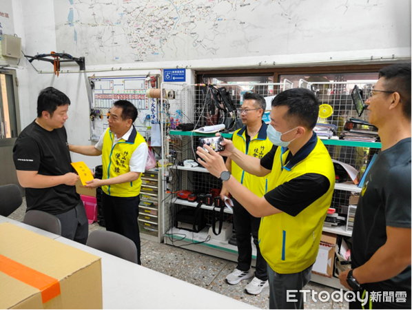 ▲竹山鎮鹿山路128巷工廠火警搶救。（圖／記者高堂堯翻攝）