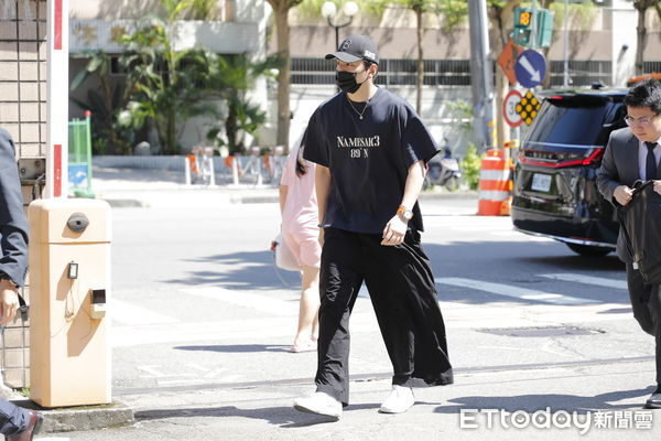 ▲▼新北地院審理藝人王大陸等個人資料保護法案，3日傳喚王大陸到庭應訊。（圖／記者湯興漢攝）