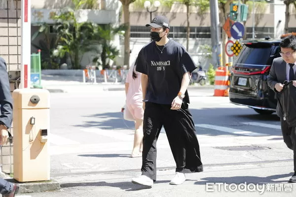 ▲▼新北地院審理藝人王大陸等個人資料保護法案，3日傳喚王大陸到庭應訊。（圖／記者湯興漢攝）