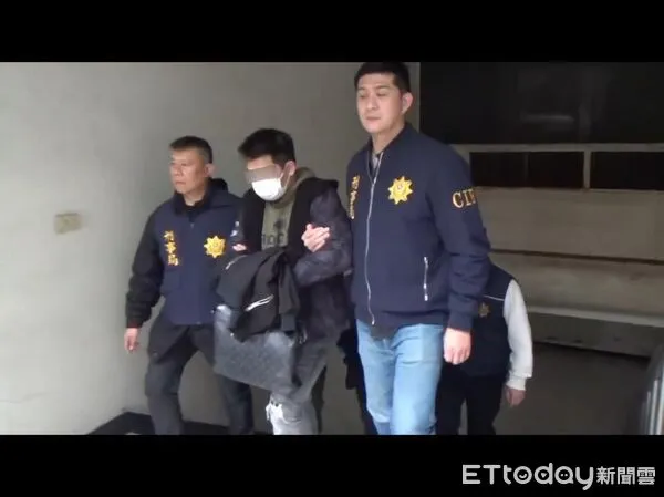 ▲警方破獲汐止毒品分裝工廠逮捕有竹聯幫戰堂背景的翁男。（圖／記者張君豪翻攝）