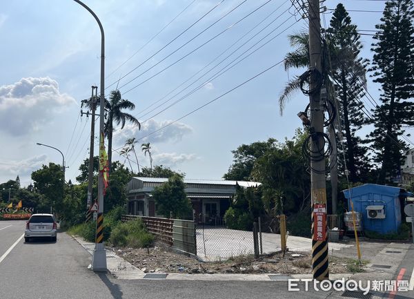 ▲罷團志工們重回設置地點表達不解與不滿。（圖／記者游瓊華翻攝）