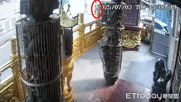 ▲基隆潮境公園嚴重車禍，瞬間畫面曝光。（圖／記者郭世賢翻攝，下同）