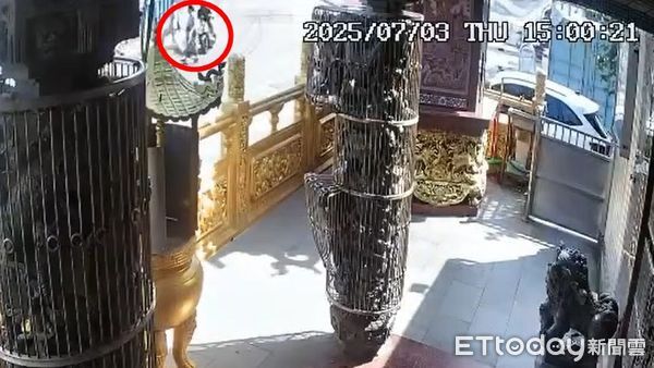 ▲基隆潮境公園嚴重車禍，瞬間畫面曝光。（圖／記者郭世賢翻攝，下同）