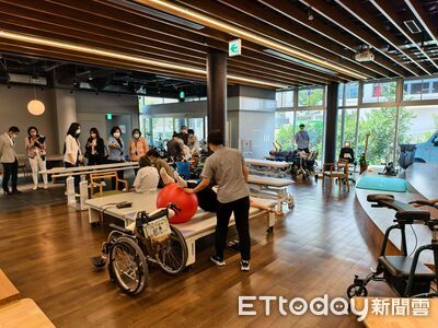 張麗善率團參訪日本「回家吧醫院」　盼打造醫養整合新模式