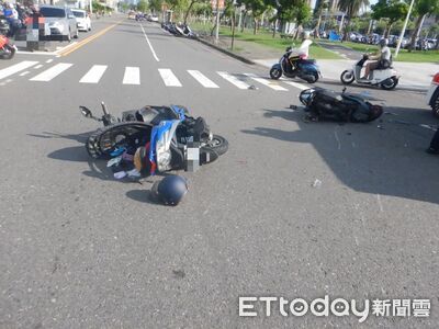 高雄機車左轉惹禍!男騎士「硬切」猛撞直行車 2人倒地受傷