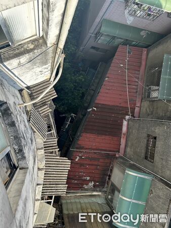 ▲▼呂姓男屋主隨著冷氣室外機墜樓，幸好急救恢復心跳             。（圖／記者陳以昇翻攝）