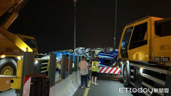 ▲▼彰化油罐車追撞小貨車。（圖／記者唐詠絮翻攝）