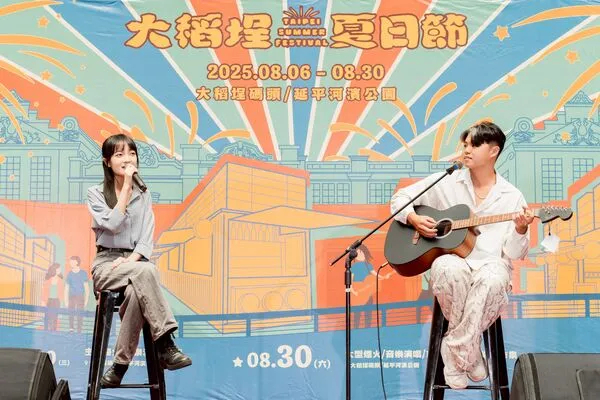 ▲公館青少年現場拍貼機合影。（圖／三立提供）