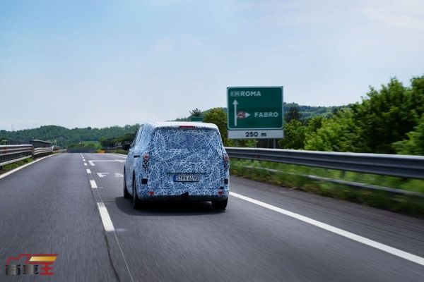 以兩次充電完成跨國長途旅行　Mercedes-Benz VLE 完成千里實測