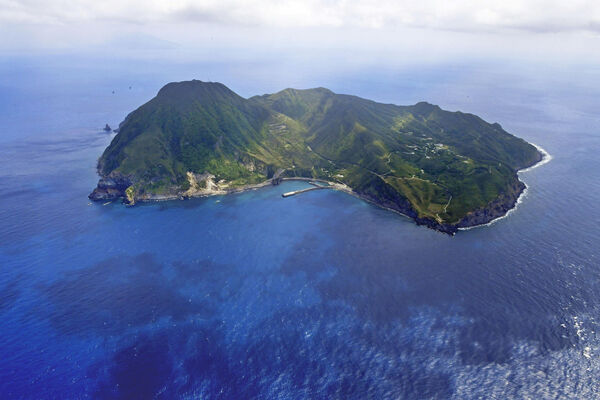 ▲▼日本鹿兒島縣吐噶喇群島中的惡石島，屬於鹿兒島郡十島村。（圖／路透）