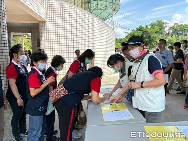 ▲台南市政府辦理災害避難收容演練，模擬地震後多區同時啟動收容處所情境。（記者林東良翻攝，下同）