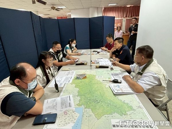 ▲台南市政府辦理災害避難收容演練，模擬地震後多區同時啟動收容處所情境。（記者林東良翻攝，下同）