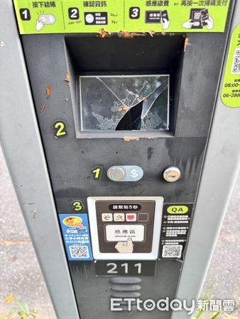 ▲台南市智慧停車柱連續遭砸毀，警方啟動「鷹眼追緝」行動成功拘提劉姓嫌犯到案。（記者林東良翻攝，下同）