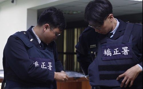 ▲夜間戒護人員著裝出勤。（圖／法務部提供）