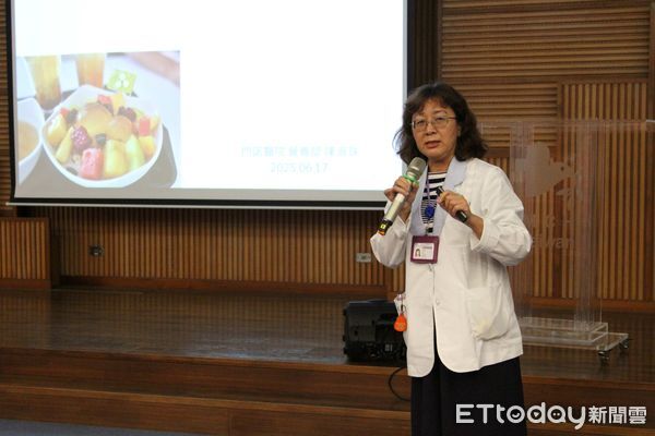 ▲營養師陳淑珠指出，糖尿病患者只要掌握含醣食物與份量概念，就能放心享受夏日冰品而不讓血糖失控。（圖／門諾醫院提供，下同）