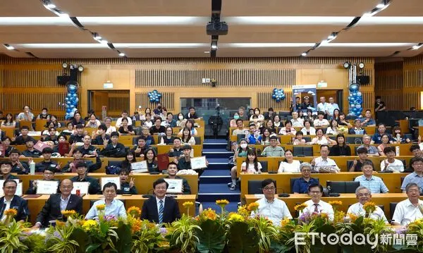 ▲歷經虎科大培訓，結訓學生展現年輕世代投入航空維修專業的自信與實力。（圖／虎科大航空維修中心提供）