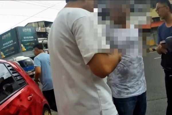 ▲彰化田中警方逮捕車手。（圖／警方提供）