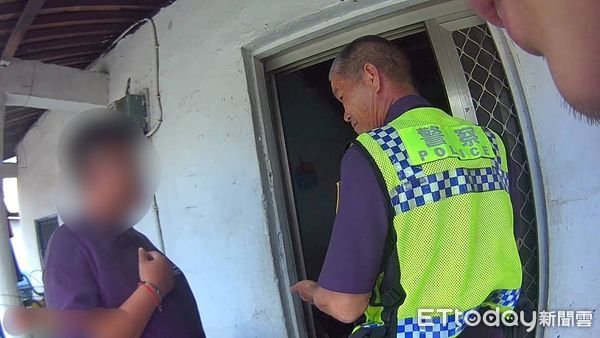 ▲關警暖勸單親母阻憾事。（圖／記者楊晨東翻攝）