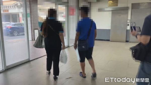 ▲▼ 遭野狗追咬死亡的蔡翁，其兒子今日下午前往殯儀館協助警方釐清案情  。（圖／記者陳宏瑞攝）