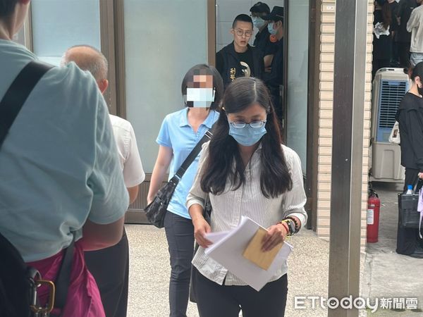 ▲▼台中爺孫雙屍...阿嬤哭到需人攙扶　檢指示11月大男嬰解剖追死因。（圖／記者許權毅攝）