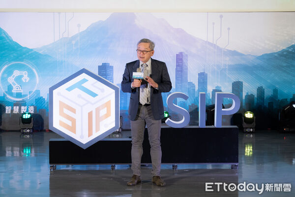 ▲台南市政府攜手中央舉辦智慧應用發表會，由國產無人機啟動活動，象徵AI啟航。（記者林東良翻攝，下同）