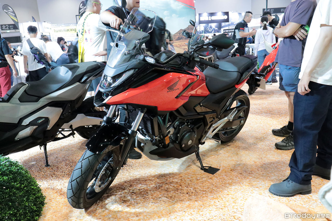 ▲重機展／Honda新大黃蜂亮相「柯有倫站台相挺」！25年新車同步現身。（圖／記者張慶輝攝）