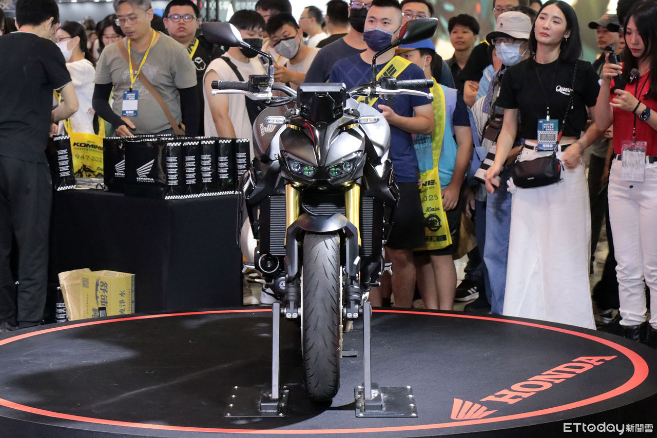 ▲重機展／Honda新大黃蜂亮相「柯有倫站台相挺」！25年新車同步現身。（圖／記者張慶輝攝）