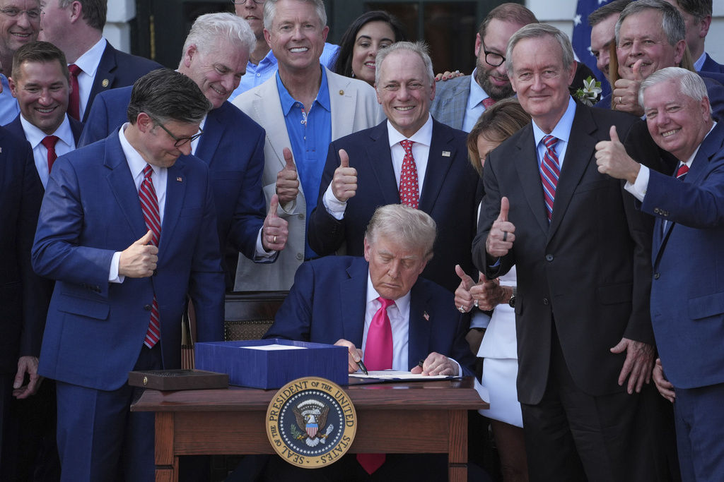 ▲▼美國總統川普簽署「大而美法案」。(圖/達志影像/美聯社)