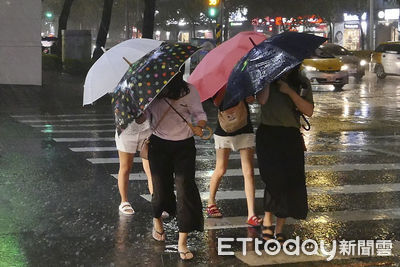颱風天確實停業！全讚爆「桃園2百貨」　7年櫃姐感動：有心了