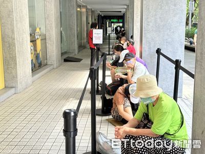 直擊／I'm donut？開幕第2天再現排隊人龍　購買新規曝光