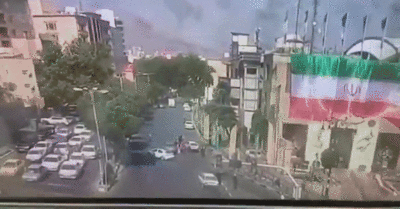 以軍飛彈轟炸！伊朗路口「汽車炸飛空中翻轉」畫面曝光