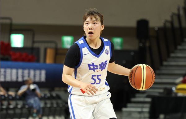 ▲中華女籃庫克斯、林育庭、彭曉彤。（圖／籃協提供）