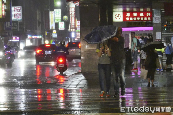 ▲▼颱風,強風,豪雨,大雨,豪大雨,氣象,氣象雲,天氣示意圖。（圖／記者黃克翔攝）