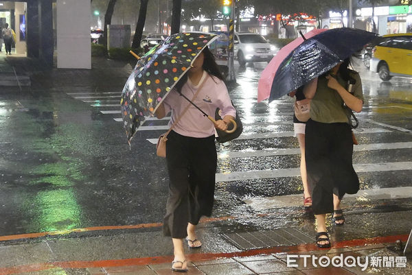 ▲▼颱風,強風,豪雨,大雨,豪大雨,氣象,氣象雲,天氣示意圖。（圖／記者黃克翔攝）