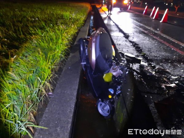▲苗栗縣苑裡鎮苗140昨夜發生機車自撞事故，媽媽傷重不治、9歲兒昏迷急救中。（圖／記者楊永盛翻攝）