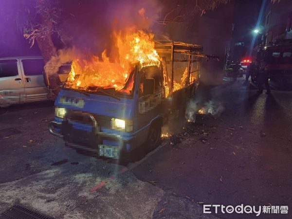 ▲▼楠梓火燒車             。（圖／記者吳世龍翻攝）