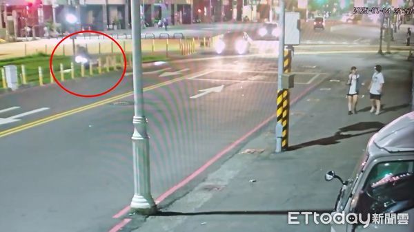 ▲▼阿北酒駕撞進輕軌軌道。（圖／記者許宥孺翻攝）