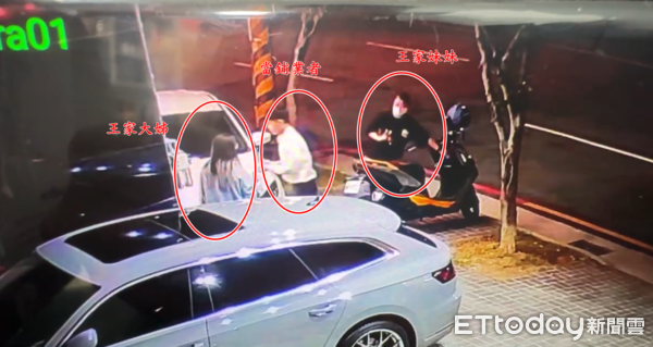 ▲▼台中豐原王家5死，大姊拉著妹妹到當鋪典當汽車畫面曝光。（圖／記者許權毅翻攝）