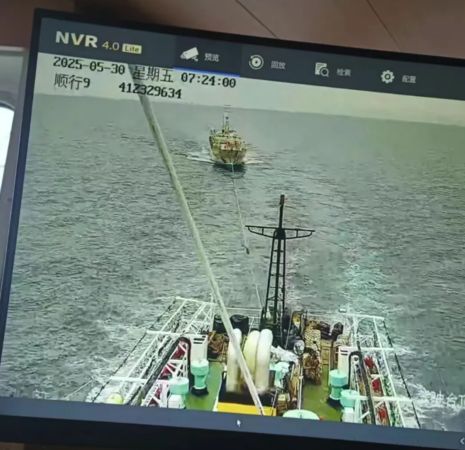 ▲▼台灣漁船海上失去動力　陸釣魷船護送返回台灣。（圖／翻攝中新網）