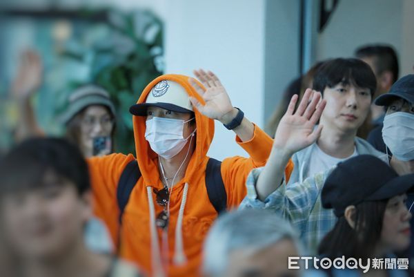 ▲▼ 直擊／末日沒來！SJ D&E颱風搶先抵高雄　東海穿帽T炎熱　。（圖／讀者提供）