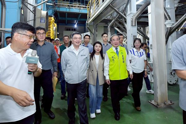 ▲▼行政院長卓榮泰視察斗南鎮農會精米工場公糧儲備情形。（圖／行政院提供）