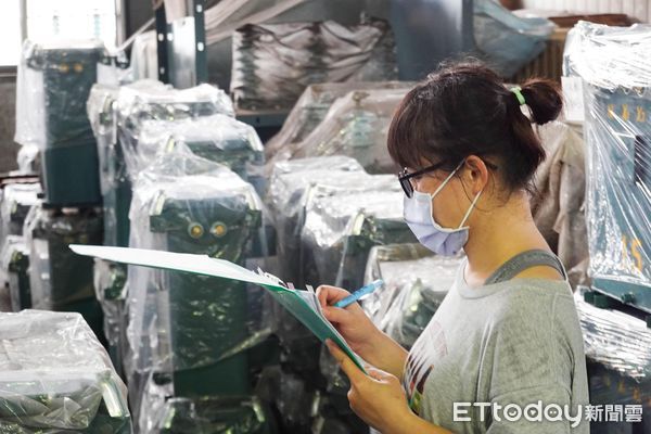 ▲▼   【嘉義就業中心助二寶媽重返職場 成為倉管新女力】  。（圖／嘉義就業中心提供）