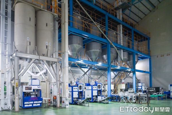 ▲卓榮泰視察斗南糧倉，肯定糧食產業升級計畫成效，強調強化儲備韌性守護民生。（圖／記者游瓊華翻攝）