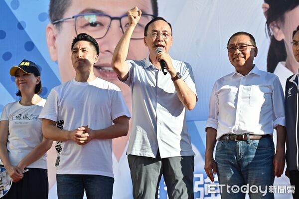 ▲▼國民黨台北市黨部7/5反惡罷大型宣講活動,台北市長蔣萬安、新北市長侯友宜、黨主席朱立倫同台宣講。（圖／記者李毓康攝）