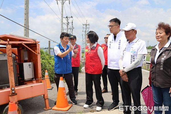 ▲面對丹娜絲颱風來襲，縣府提前部署，張麗善帶隊實地查察水林鄉萬興大排潰堤點。（圖／記者游瓊華翻攝）