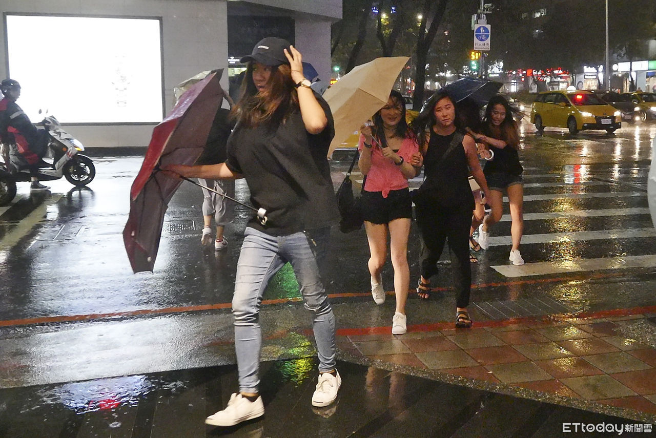 鳳凰持續進逼!北市是否會放颱風假 市府:仍有不確定性