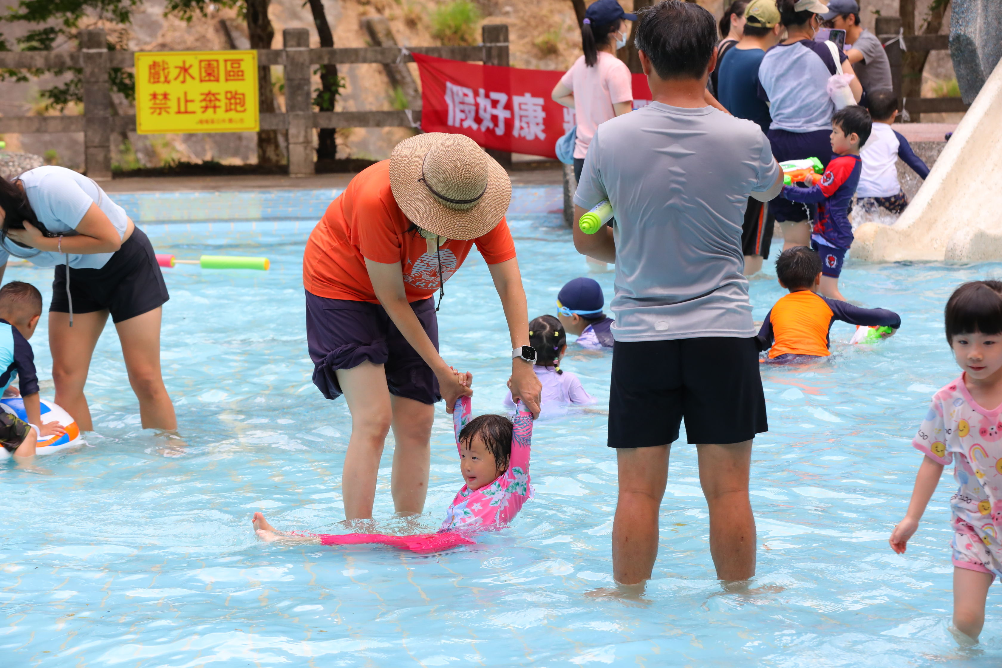 ▲基隆親水季免費玩 暖暖噴水設施開放。（圖／記者郭世賢翻攝）