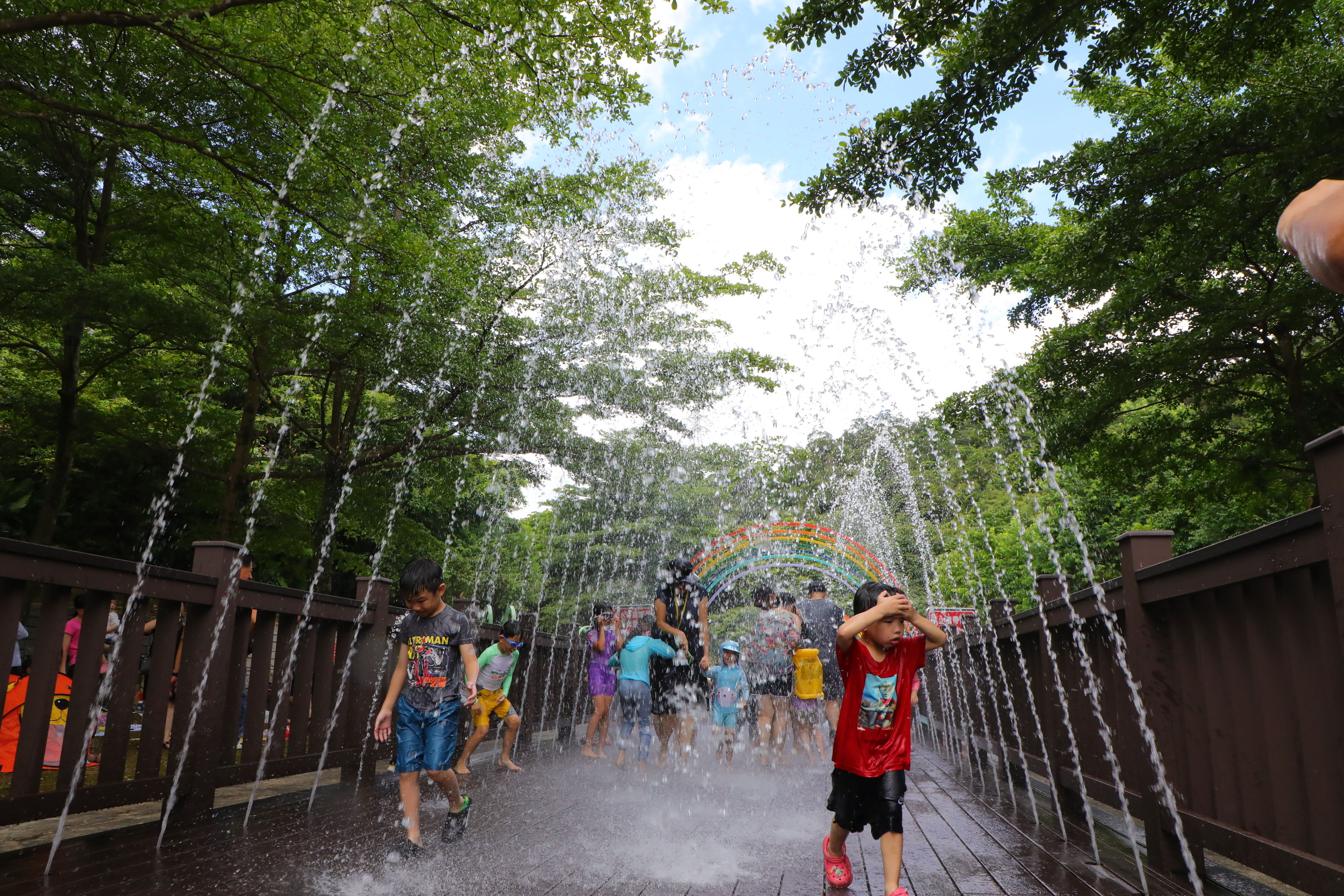 ▲基隆親水季免費玩 暖暖噴水設施開放。（圖／記者郭世賢翻攝）